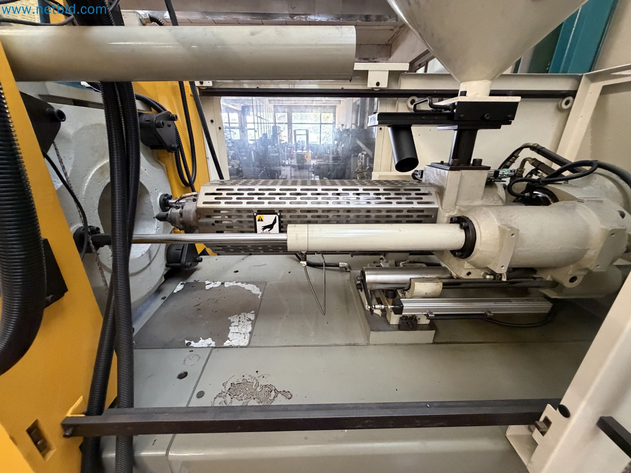 Closure of the Amiet Workshop: Swiss quality in bag lock manufacturing
-4