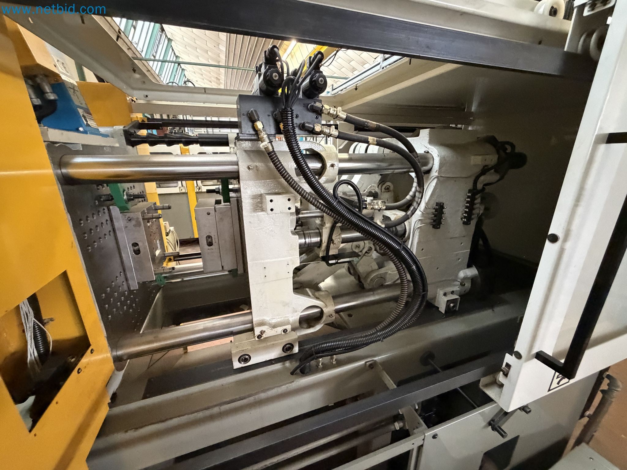 Closure of the Amiet Workshop: Swiss quality in bag lock manufacturing
-9