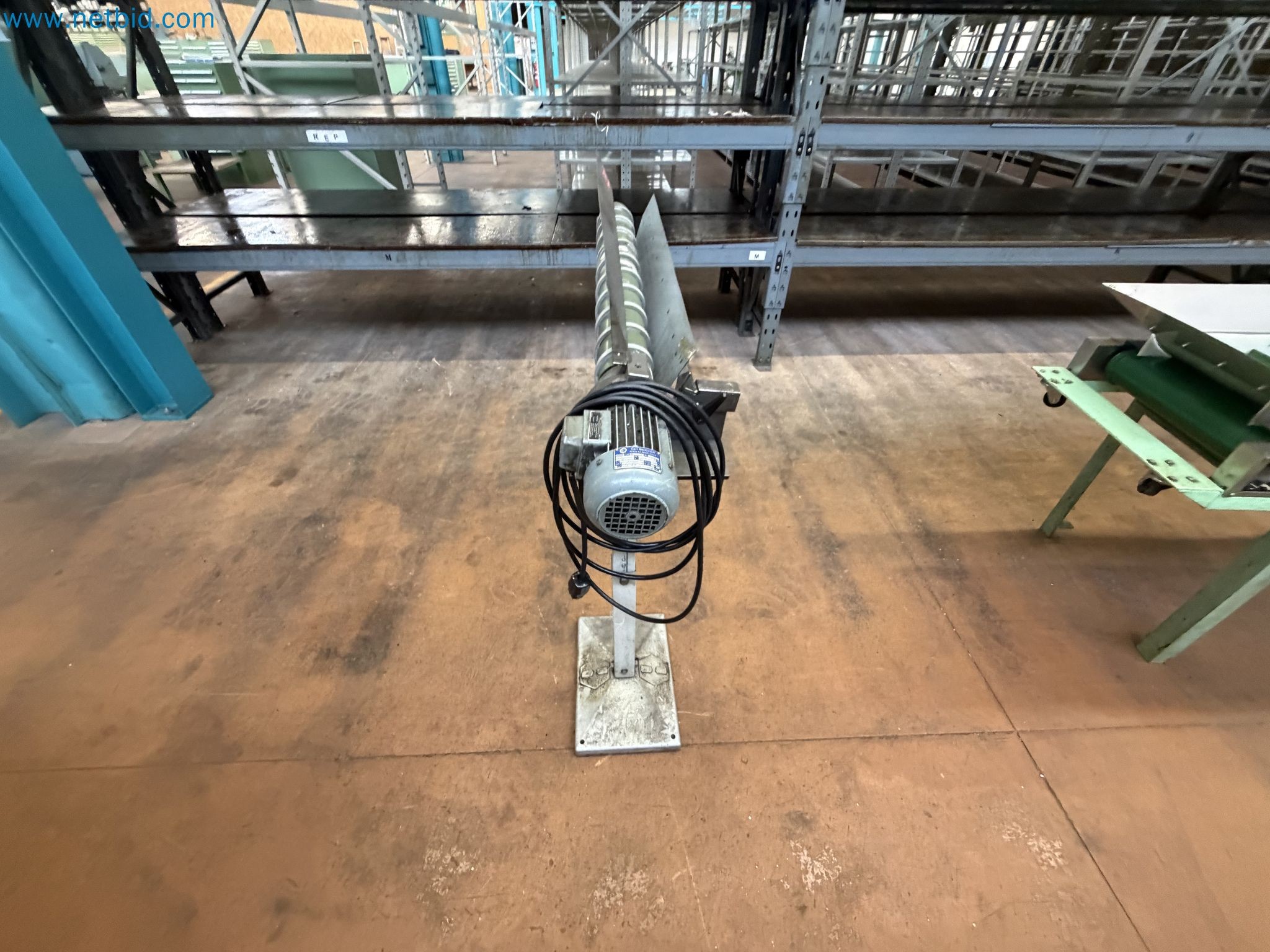 Closure of the Amiet Workshop: Swiss quality in bag lock manufacturing
-11