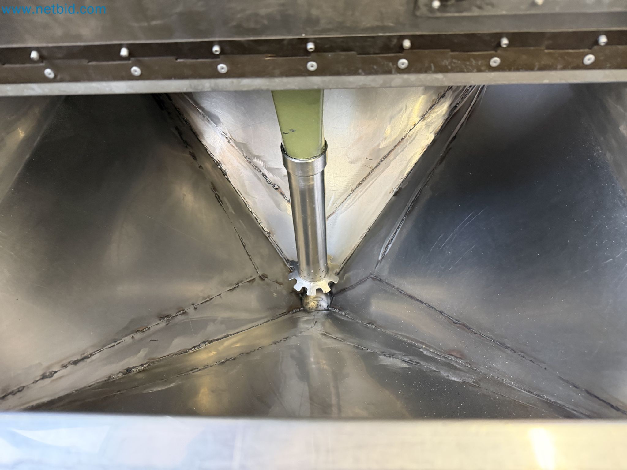 Closure of the Amiet Workshop: Swiss quality in bag lock manufacturing
-15