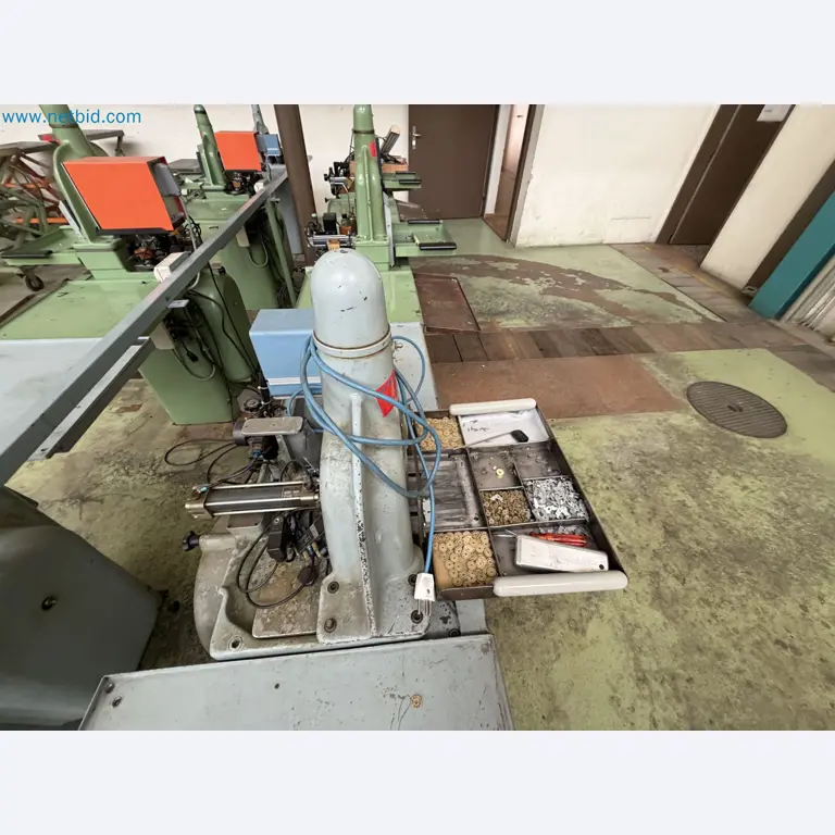 Closure of the Amiet Workshop: Swiss quality in bag lock manufacturing
-16