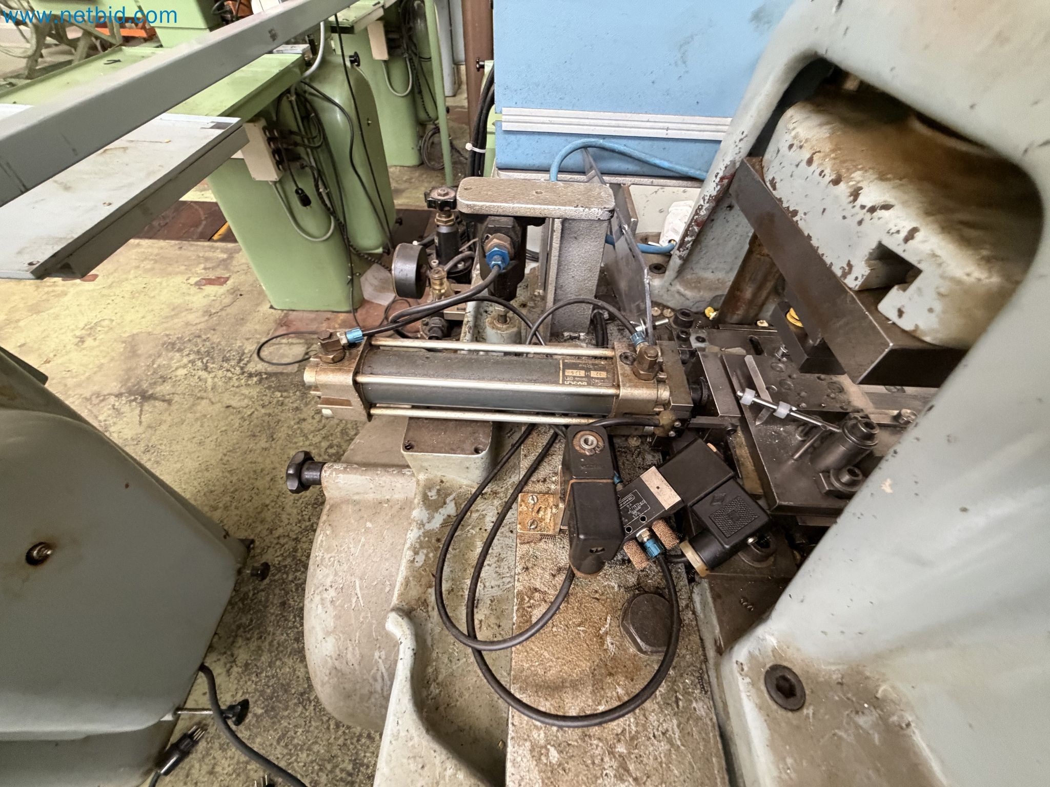 Closure of the Amiet Workshop: Swiss quality in bag lock manufacturing
-17