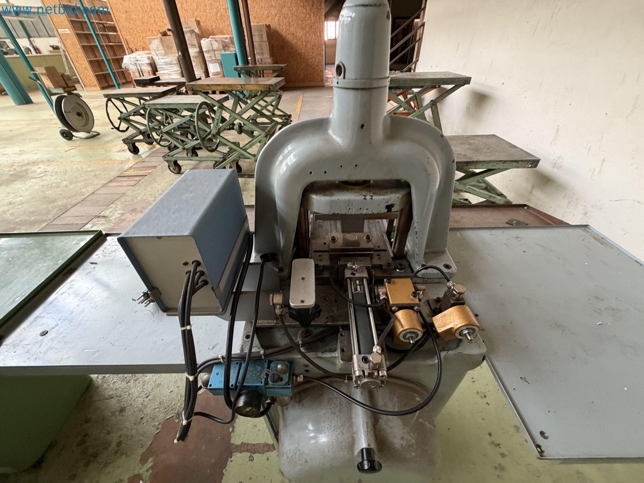 Closure of the Amiet Workshop: Swiss quality in bag lock manufacturing
-25
