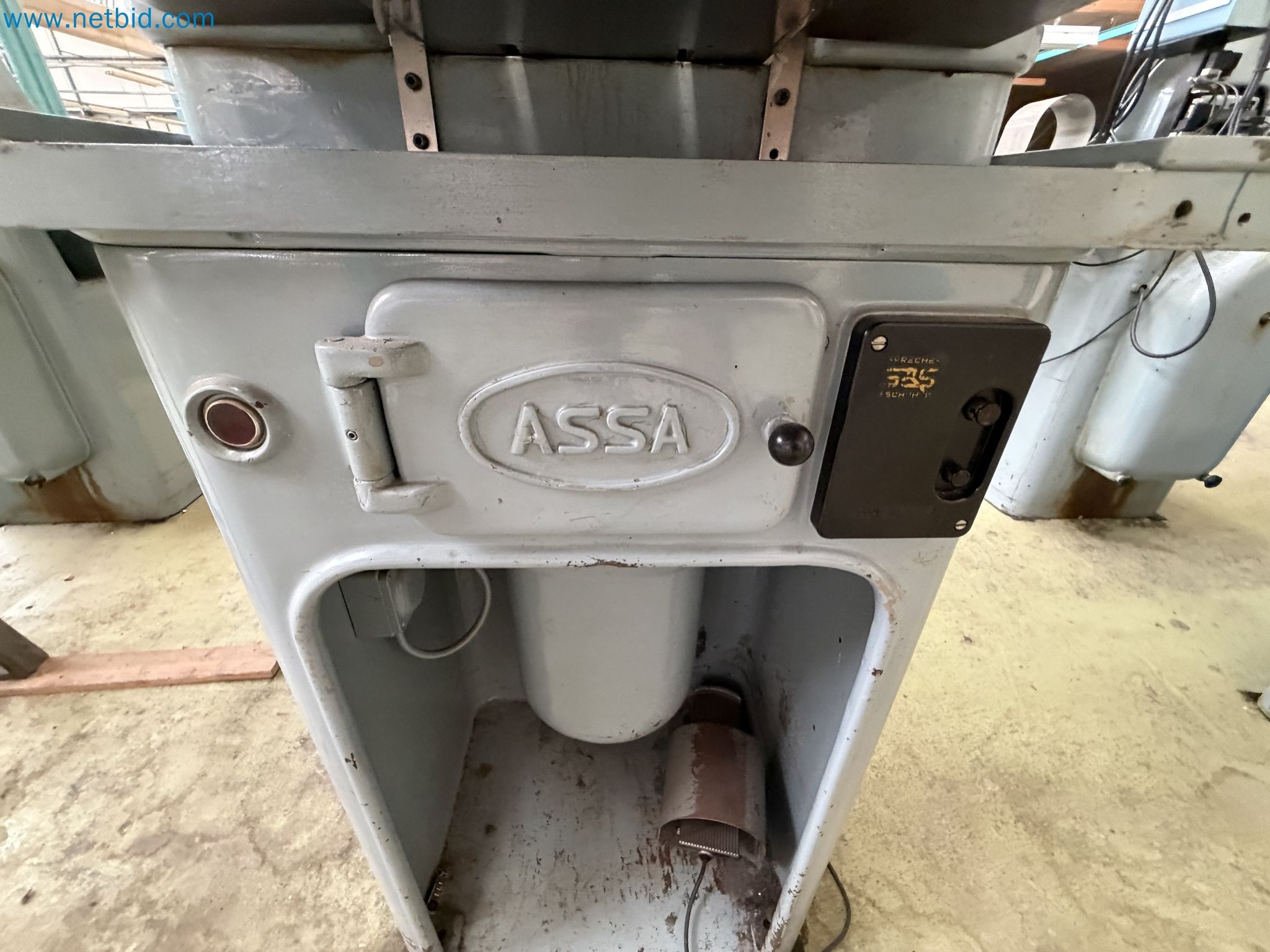 Closure of the Amiet Workshop: Swiss quality in bag lock manufacturing
-4