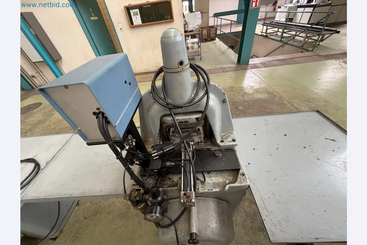 Closure of the Amiet Workshop: Swiss quality in bag lock manufacturing
-7