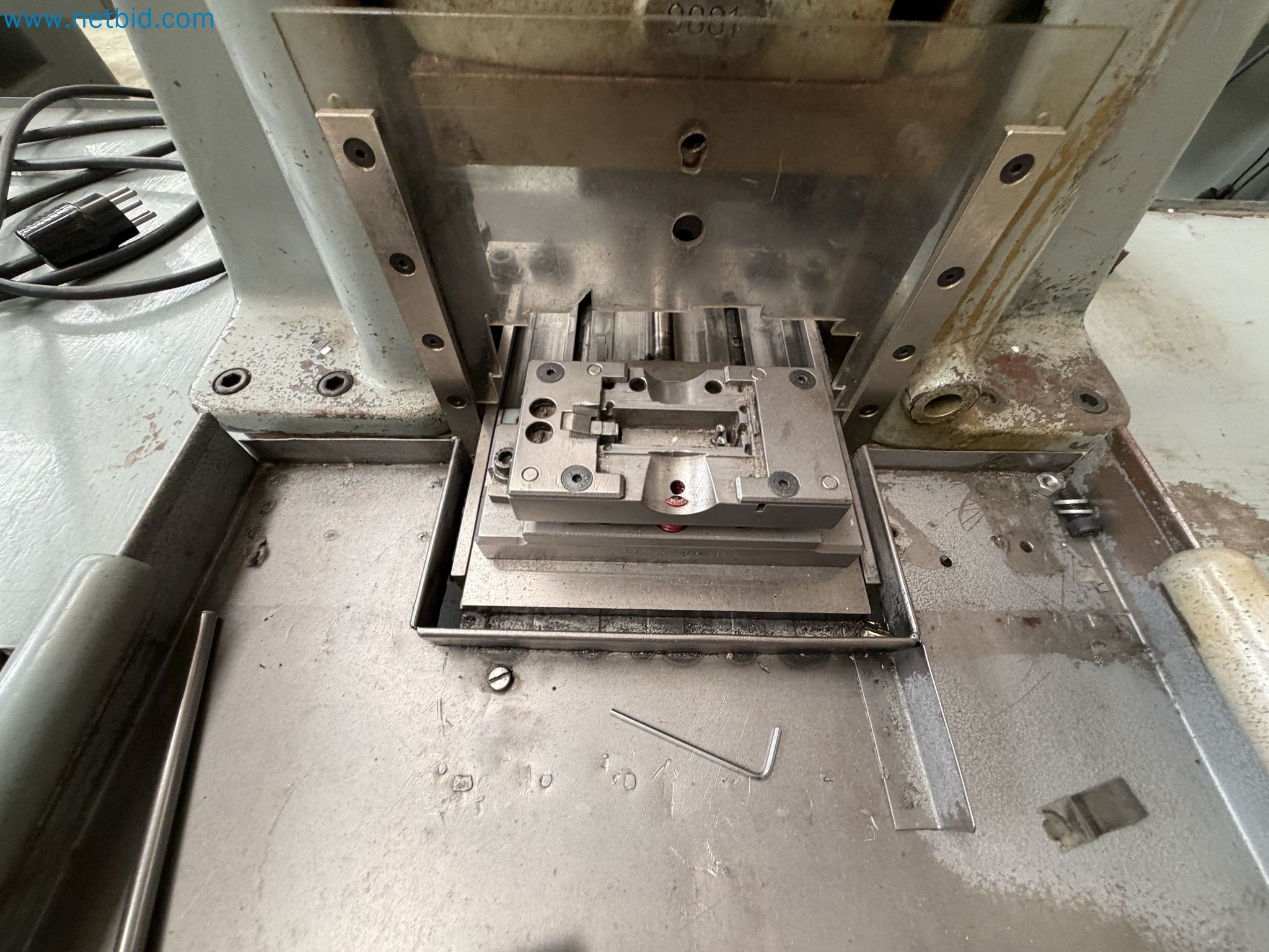 Closure of the Amiet Workshop: Swiss quality in bag lock manufacturing
-9