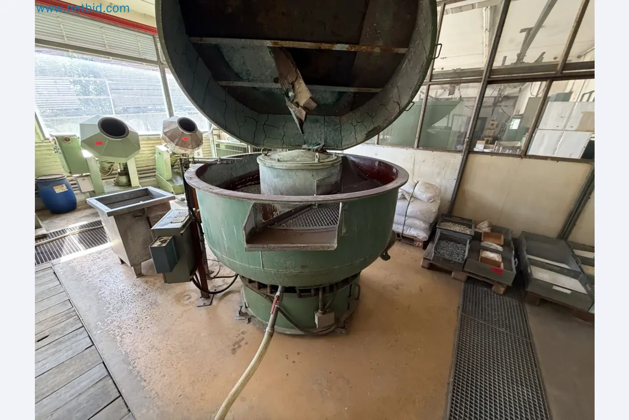Closure of the Amiet Workshop: Swiss quality in bag lock manufacturing
-3
