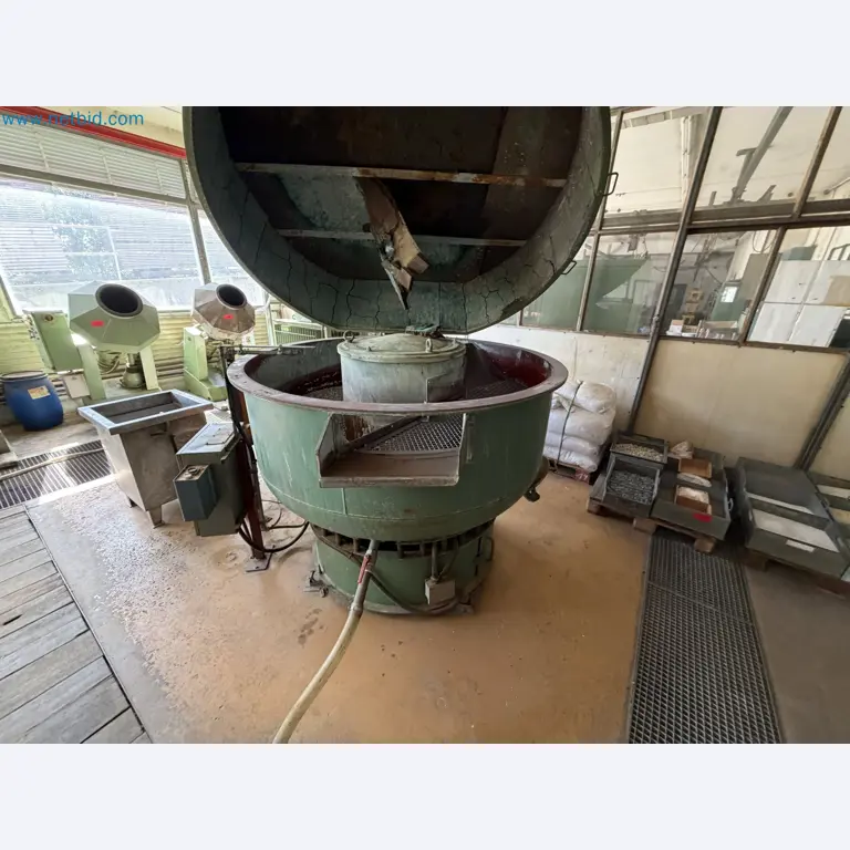Closure of the Amiet Workshop: Swiss quality in bag lock manufacturing
-3
