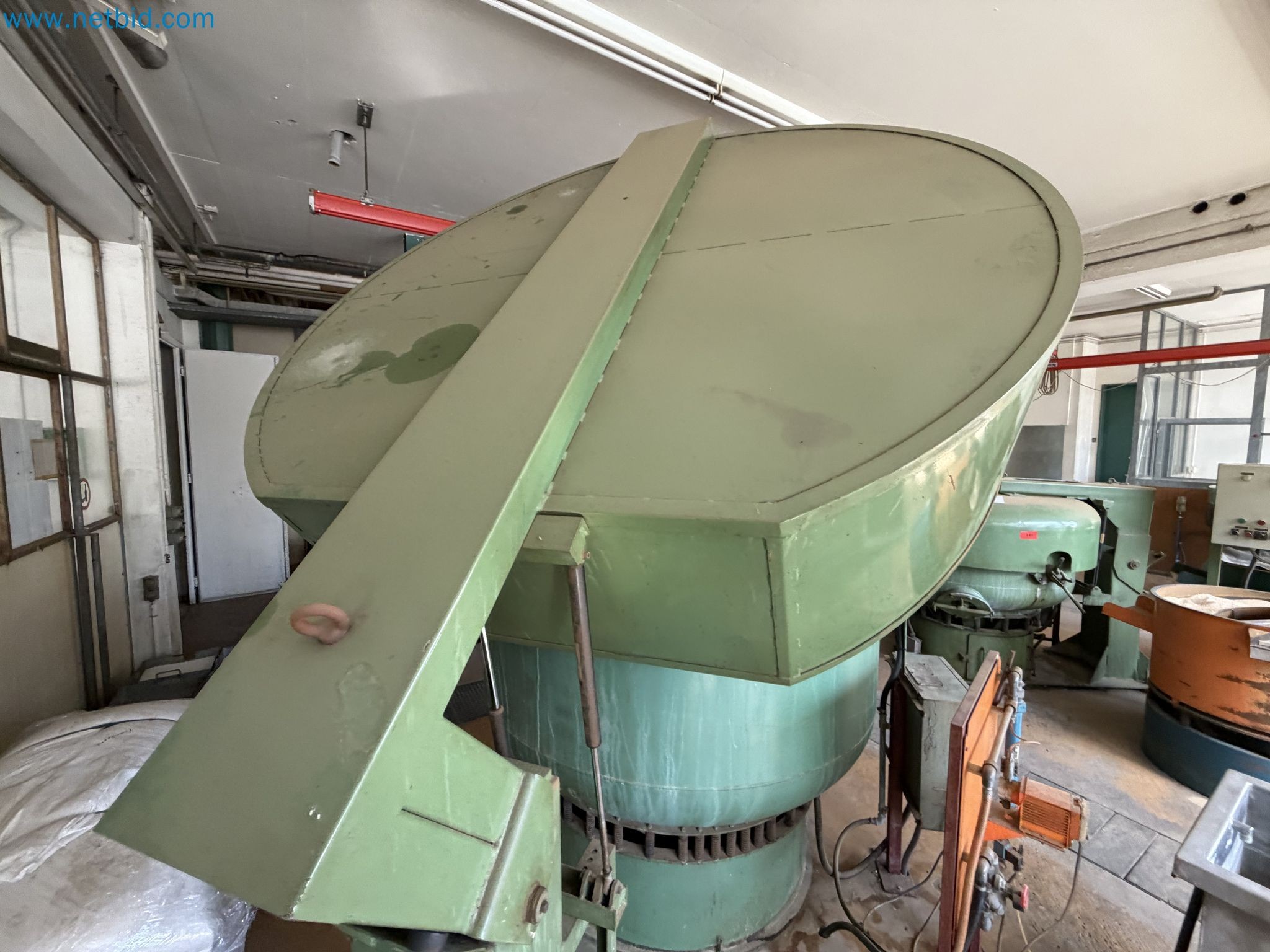 Closure of the Amiet Workshop: Swiss quality in bag lock manufacturing
-6