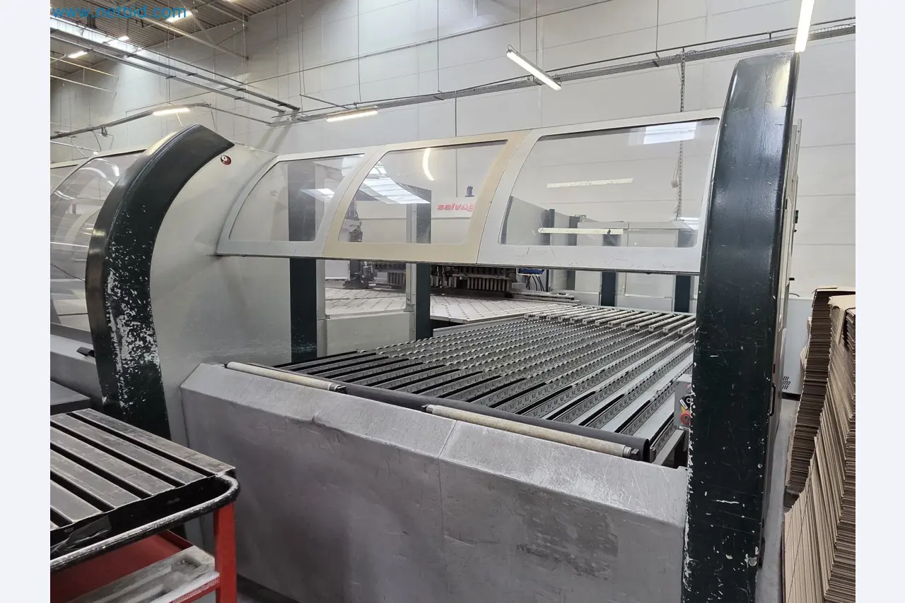 Automatic panel bending machine
-10