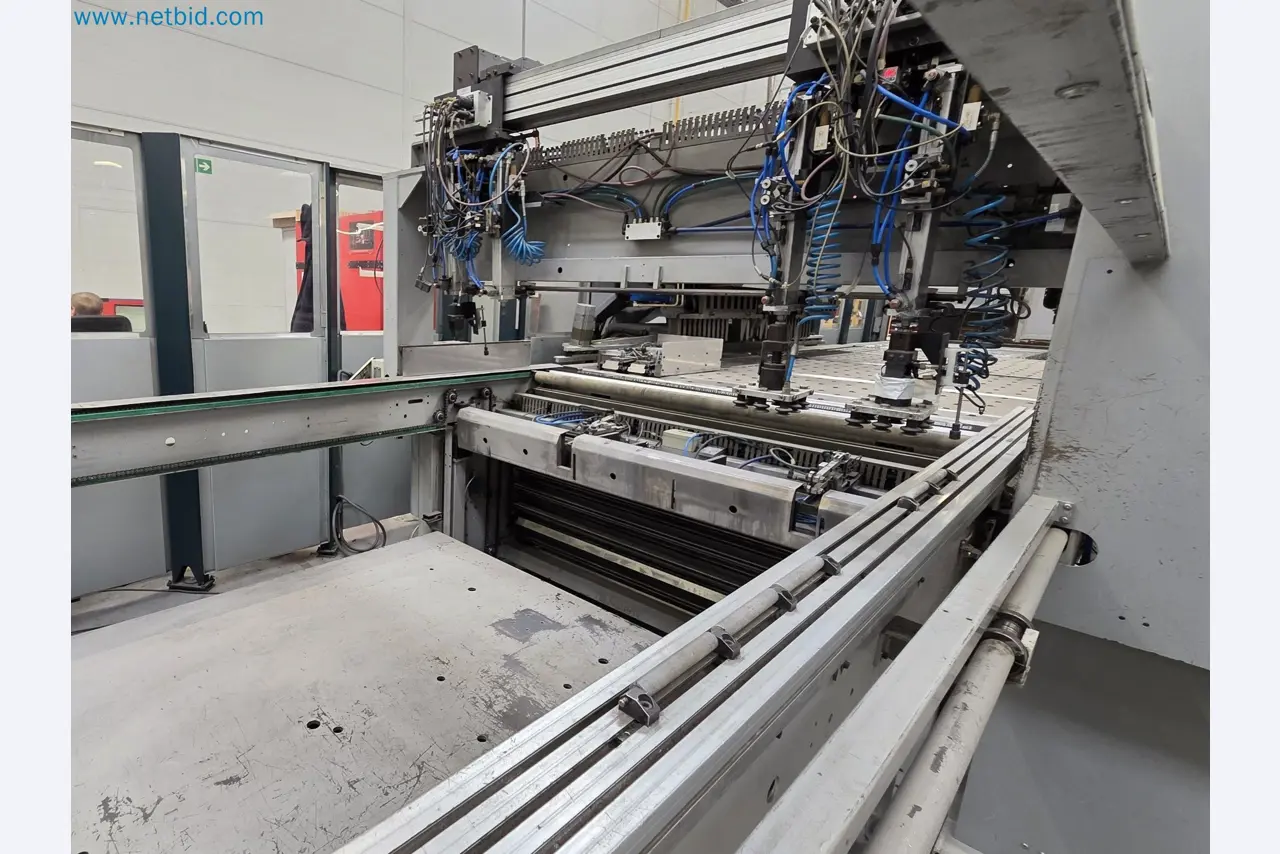Automatic panel bending machine
-17