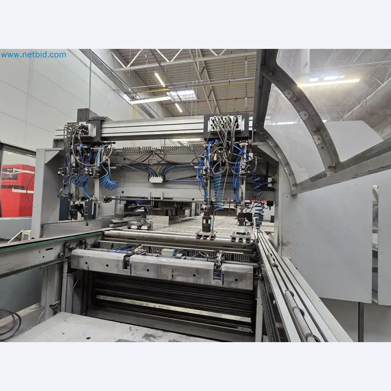 Automatic panel bending machine
-18