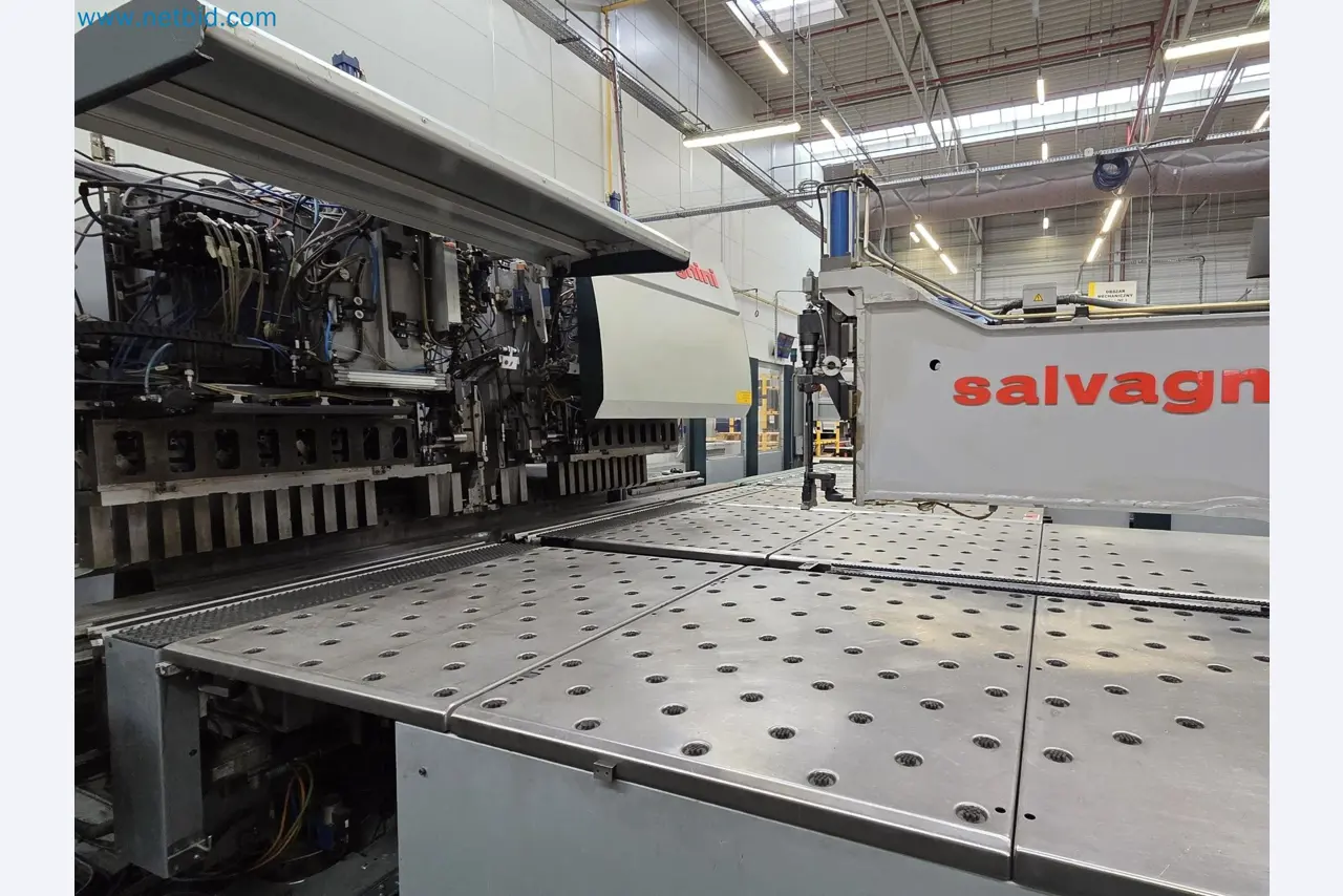 Automatic panel bending machine
-24