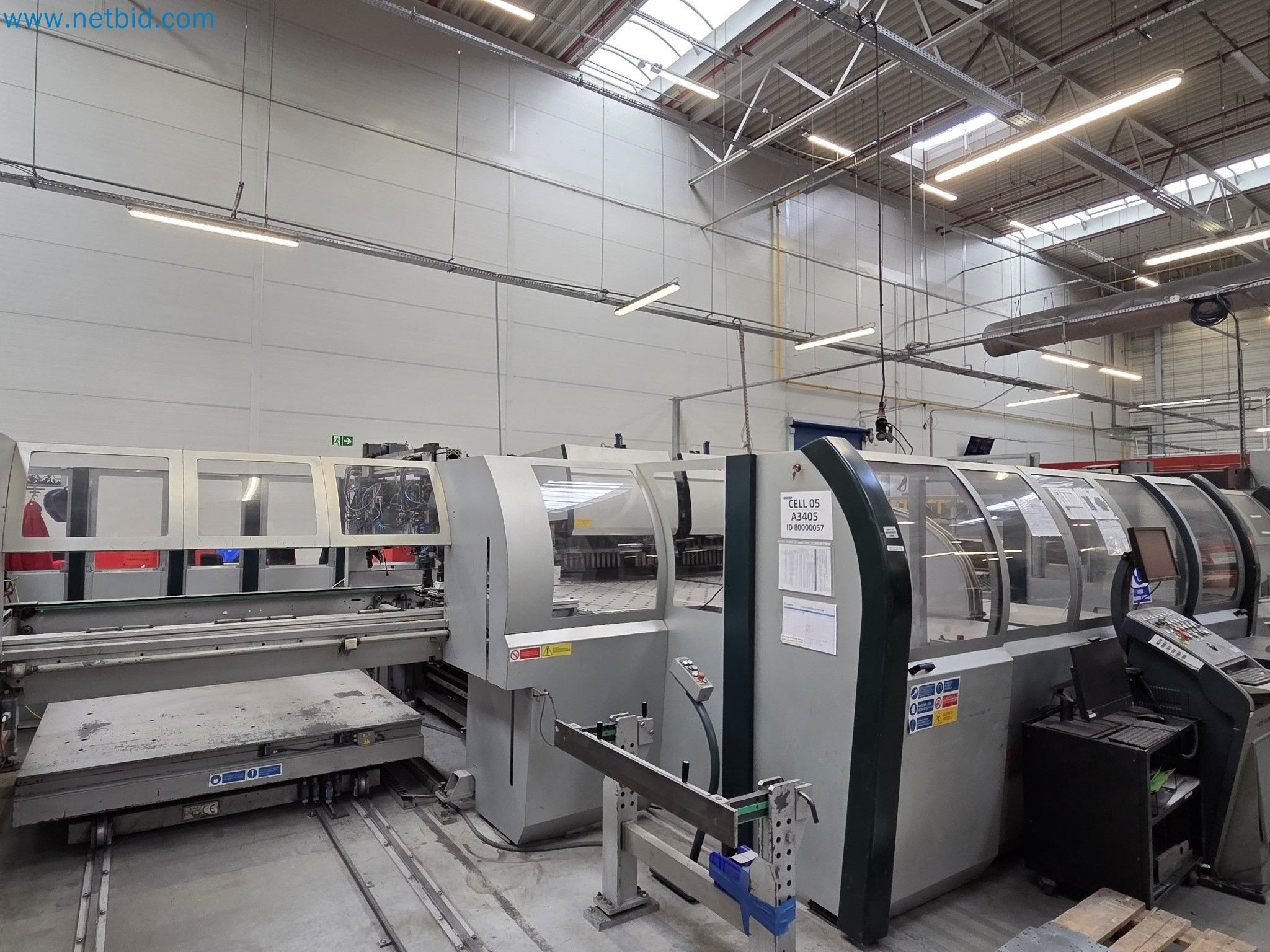 Automatic panel bending machine 
-2