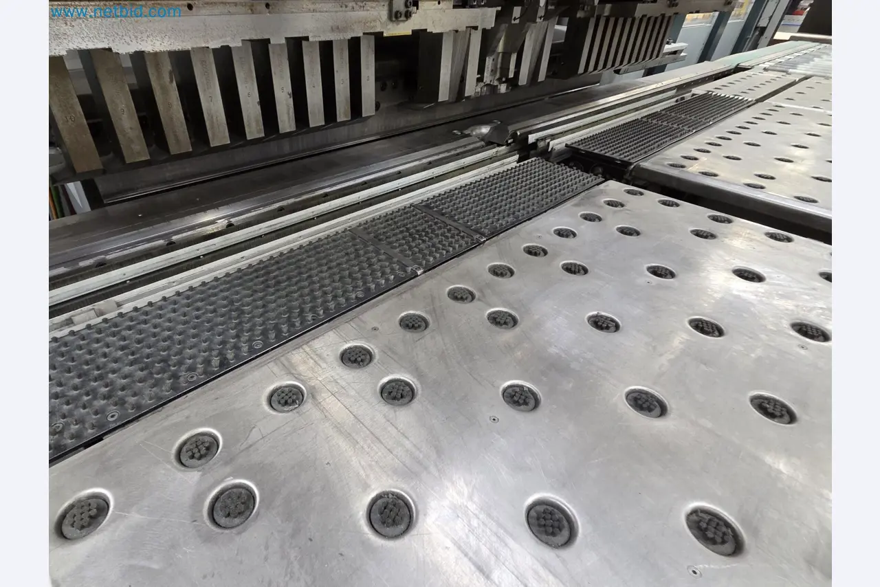 Automatic panel bending machine
-30