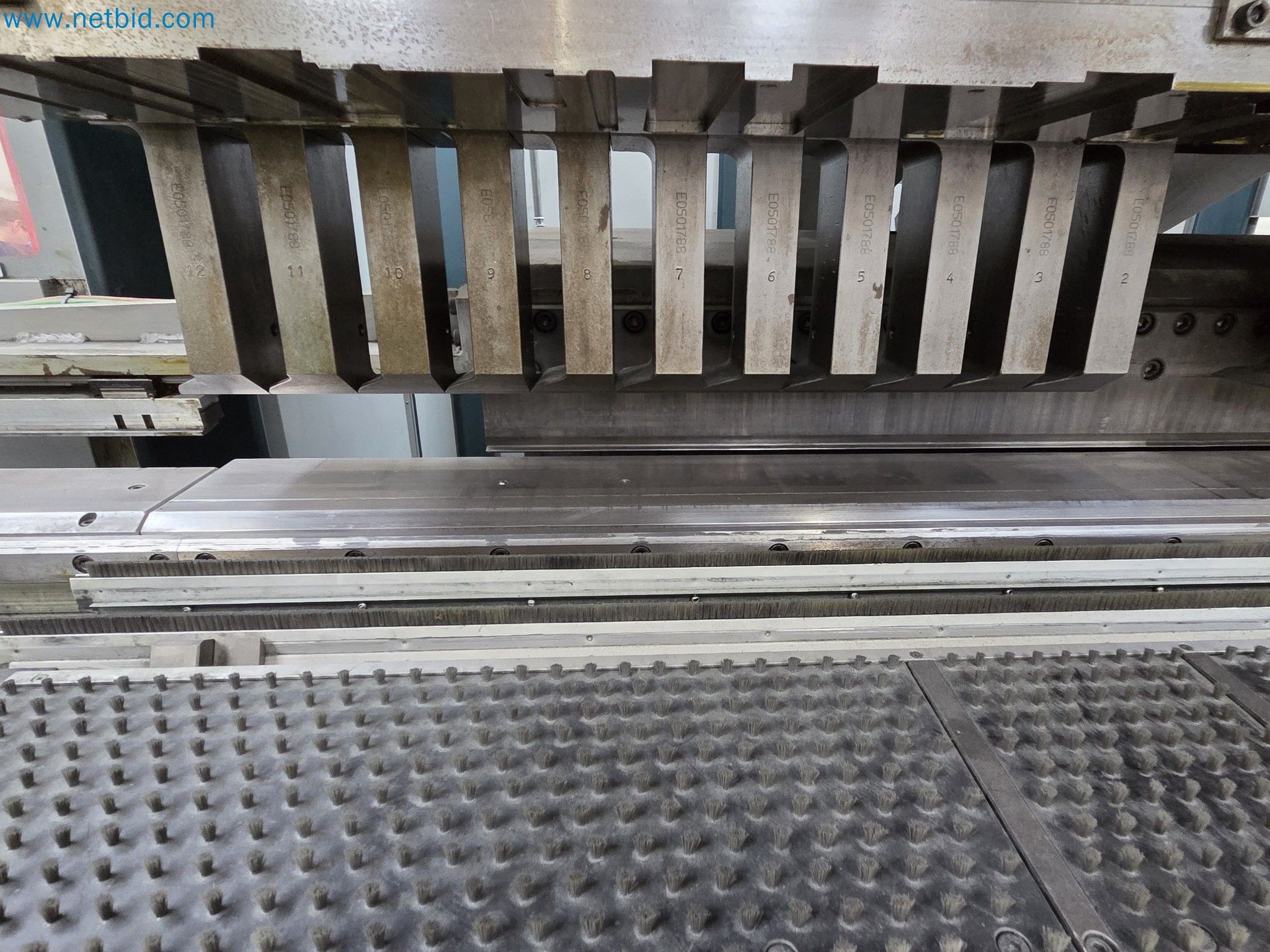 Automatic panel bending machine 
-31