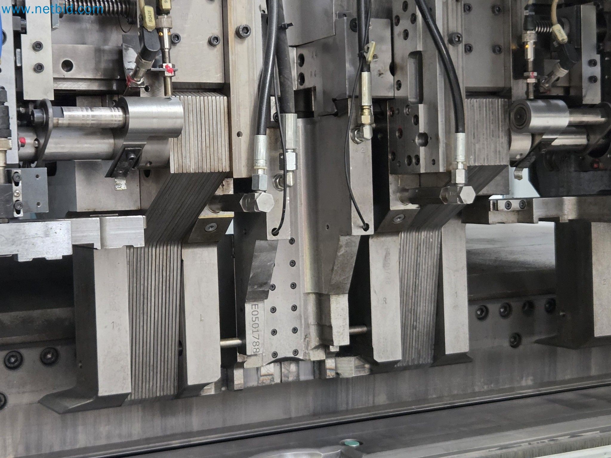 Automatic panel bending machine 
-32