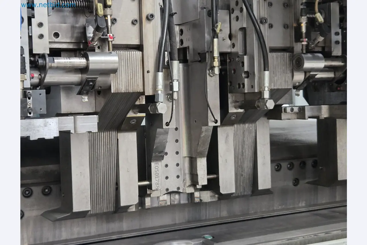 Automatic panel bending machine
-32