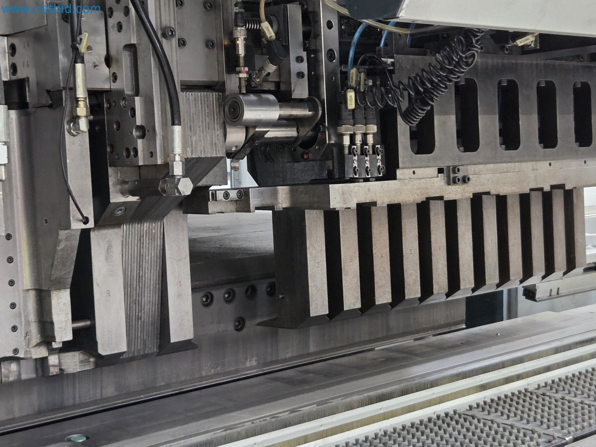 Automatic panel bending machine 
-33
