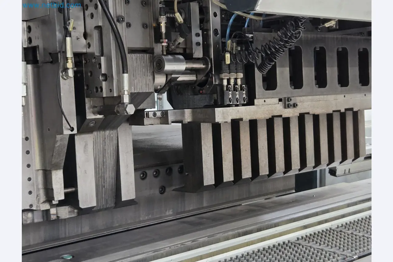 Automatic panel bending machine
-33