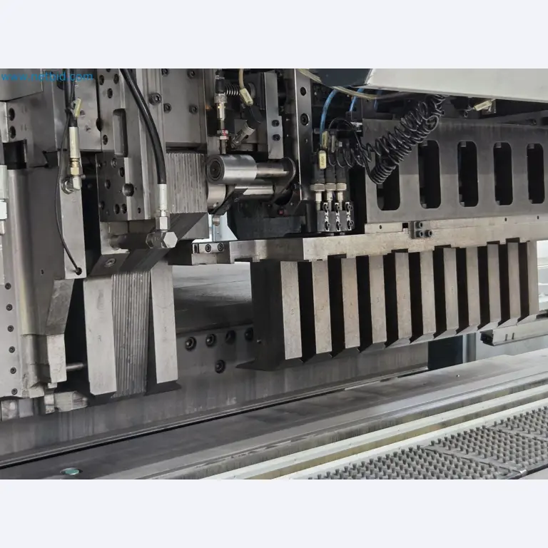 Automatic panel bending machine
-33