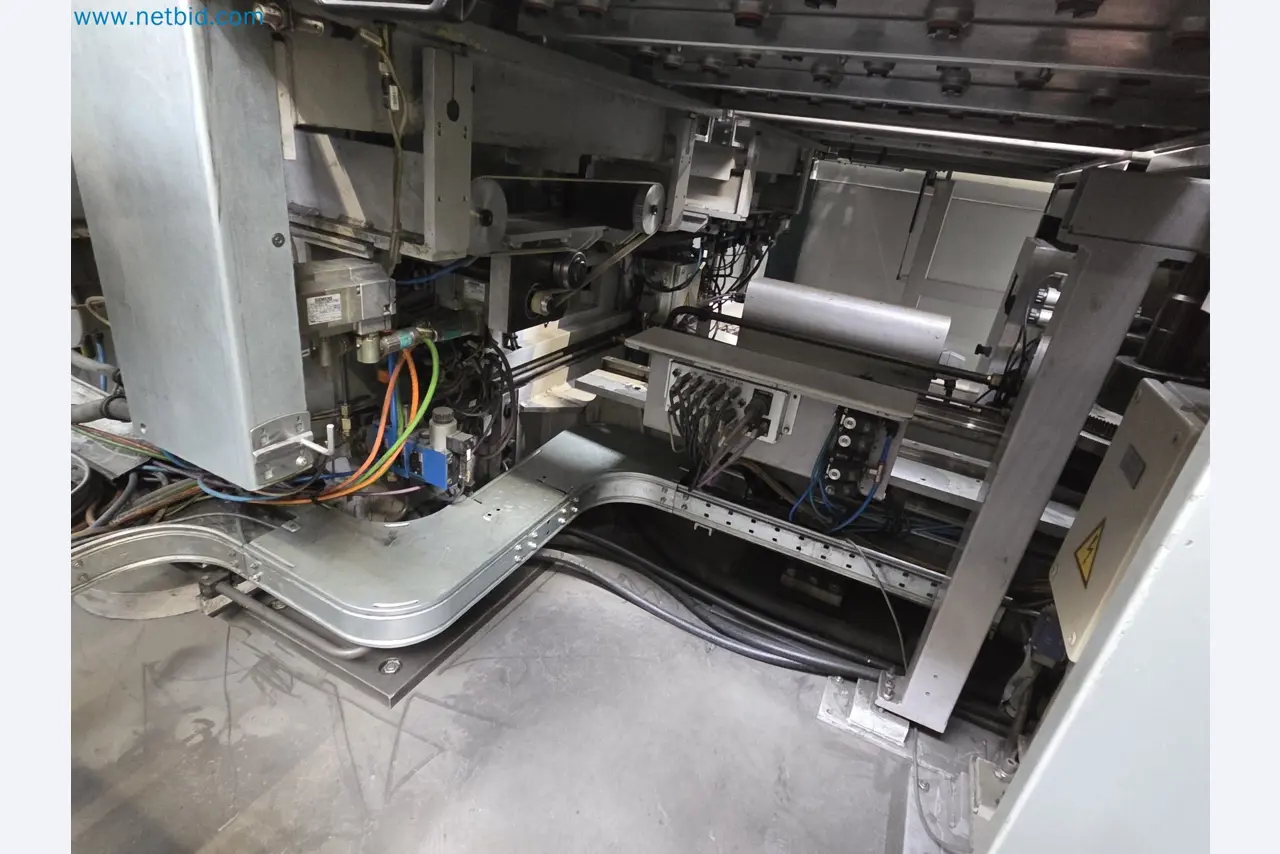 Automatic panel bending machine
-34