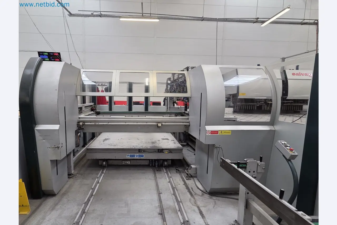 Automatic panel bending machine
-3