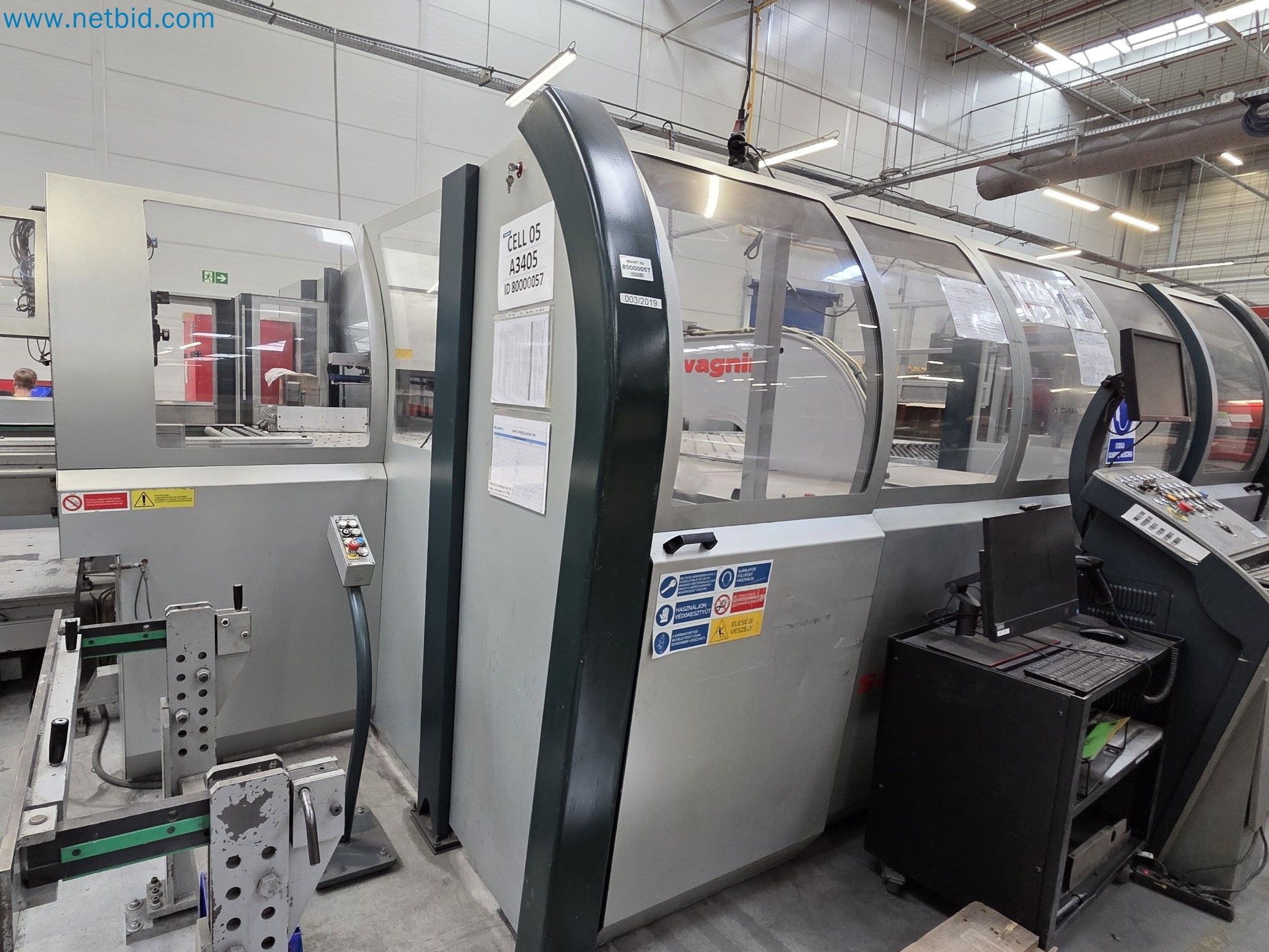Automatic panel bending machine 
-4