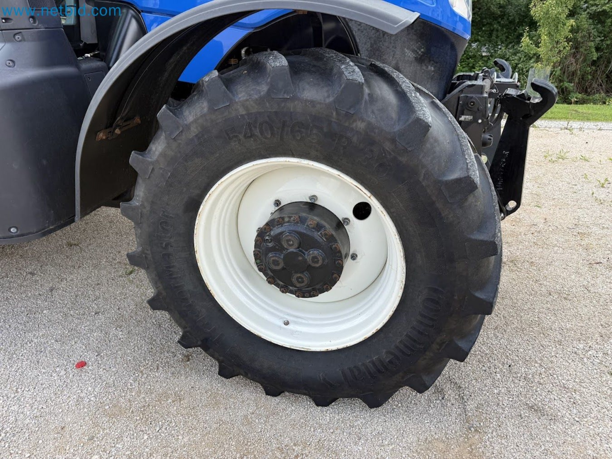 Agricultural tractor for professional use-13