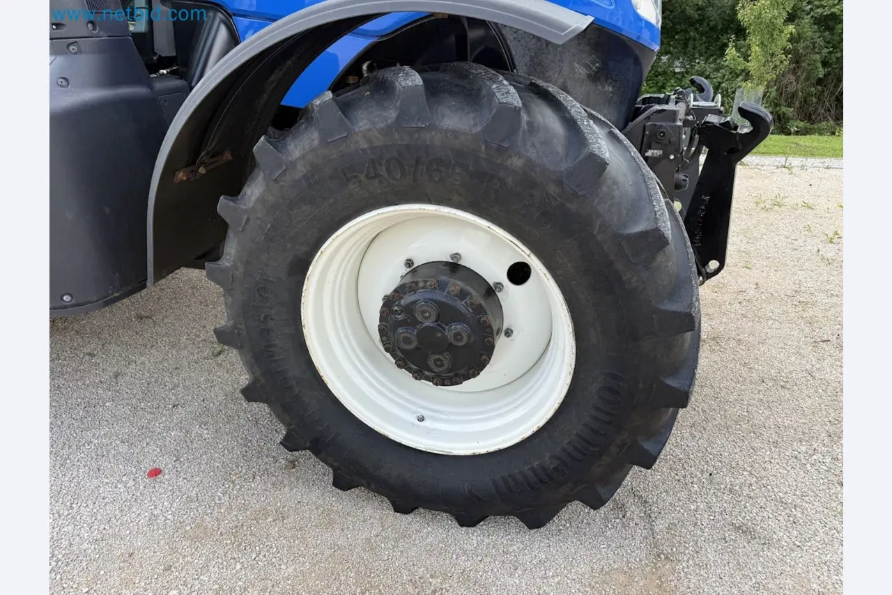 Agricultural tractor for professional use-13