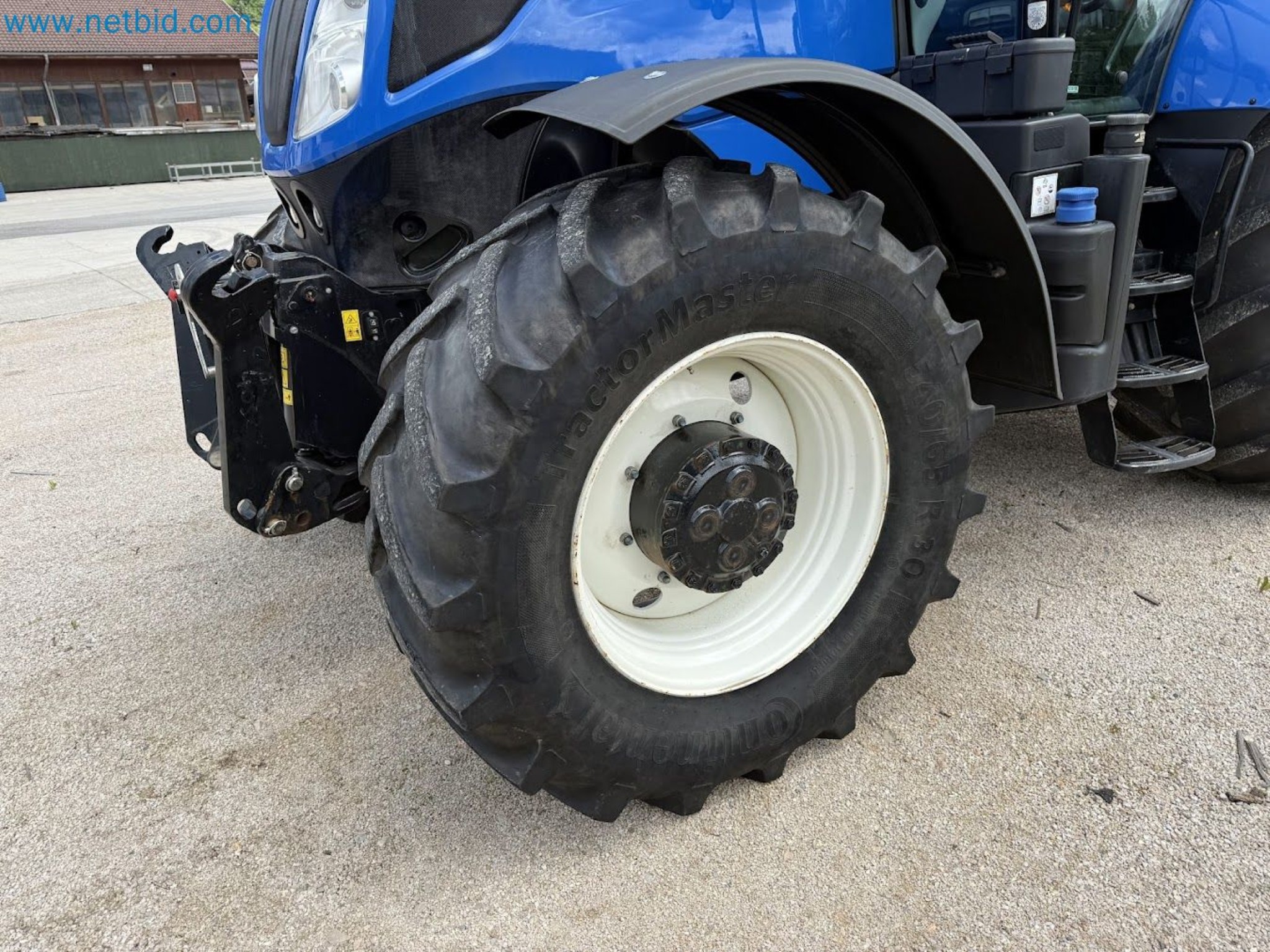 Agricultural tractor for professional use-14