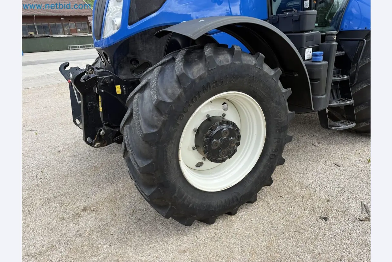 Agricultural tractor for professional use-14