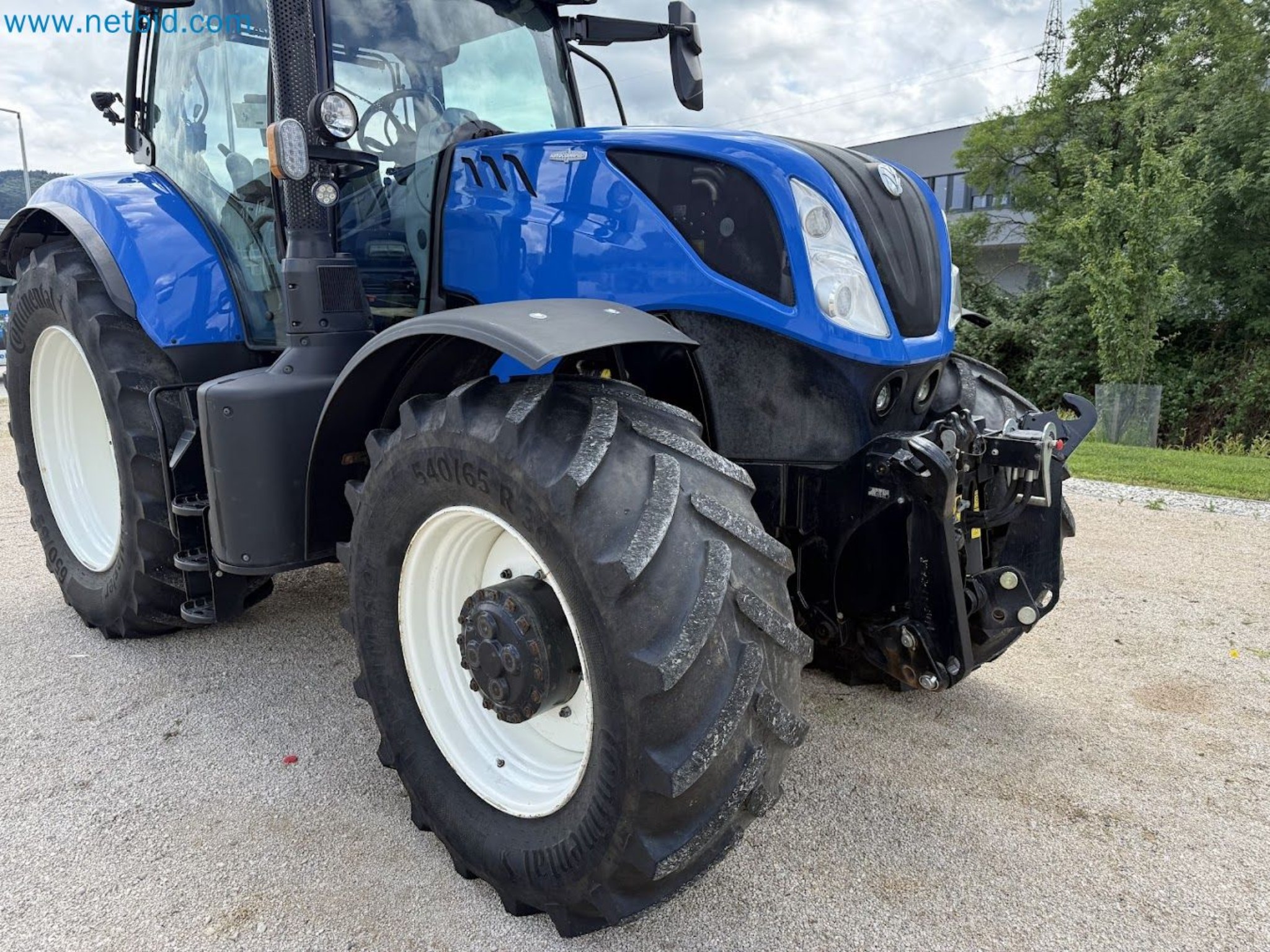 Agricultural tractor for professional use-15