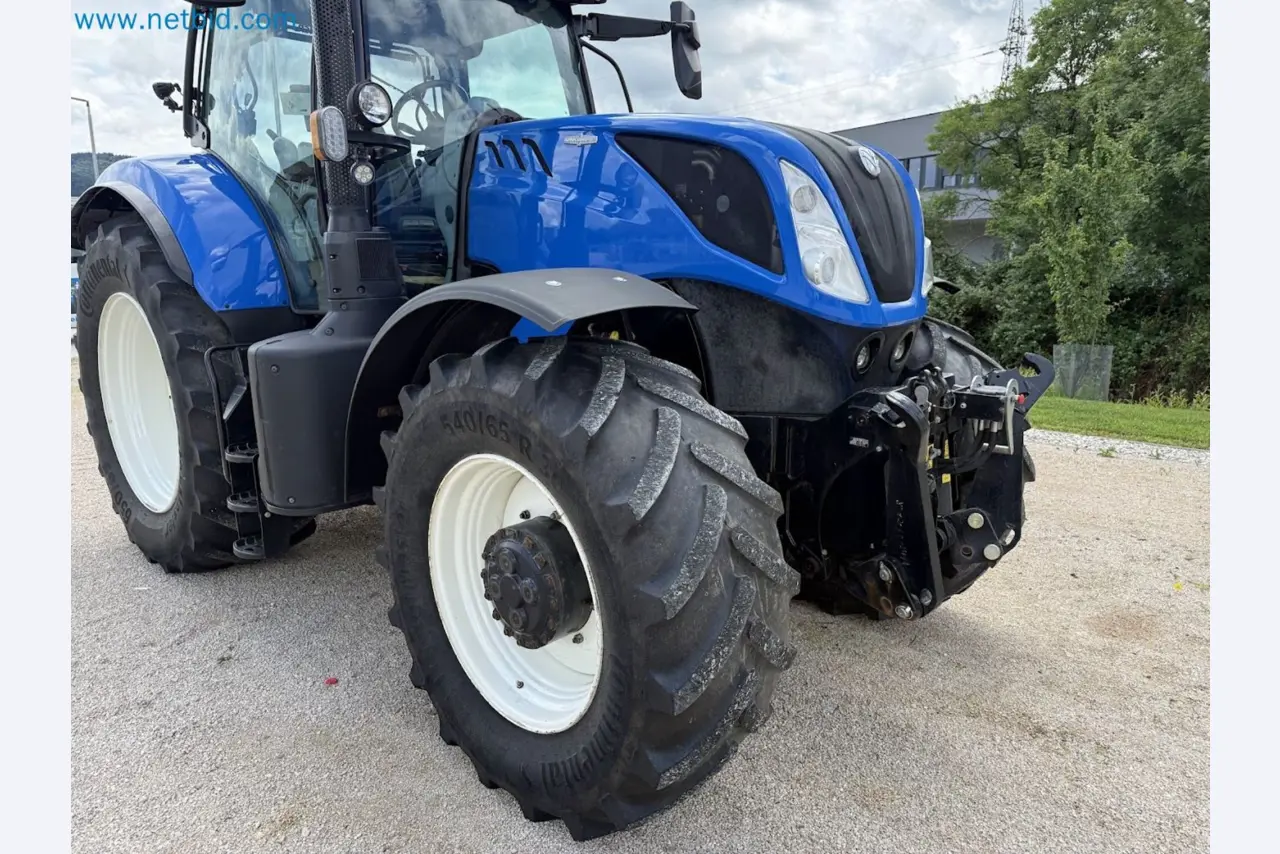 Agricultural tractor for professional use-15