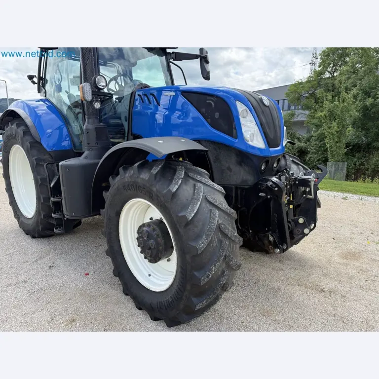 Agricultural tractor for professional use-15
