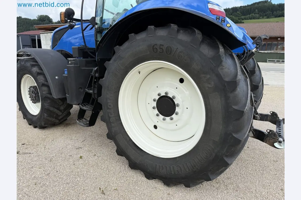 Agricultural tractor for professional use-17