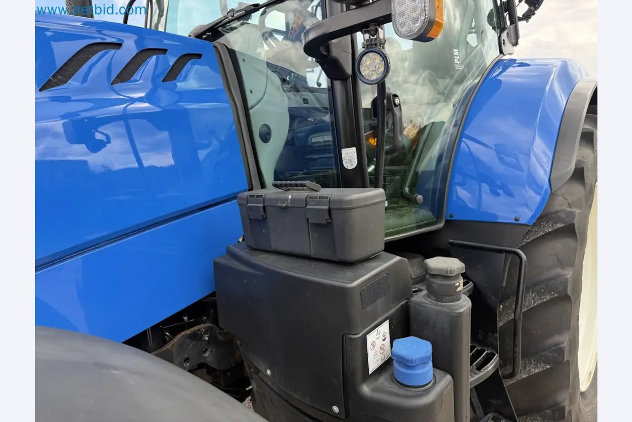 Agricultural tractor for professional use-18