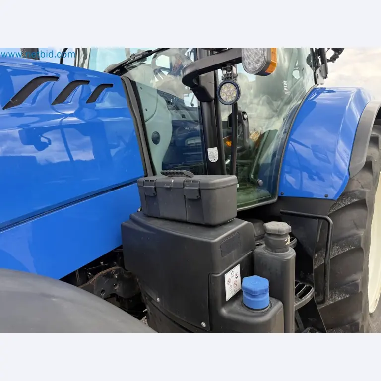 Agricultural tractor for professional use-18