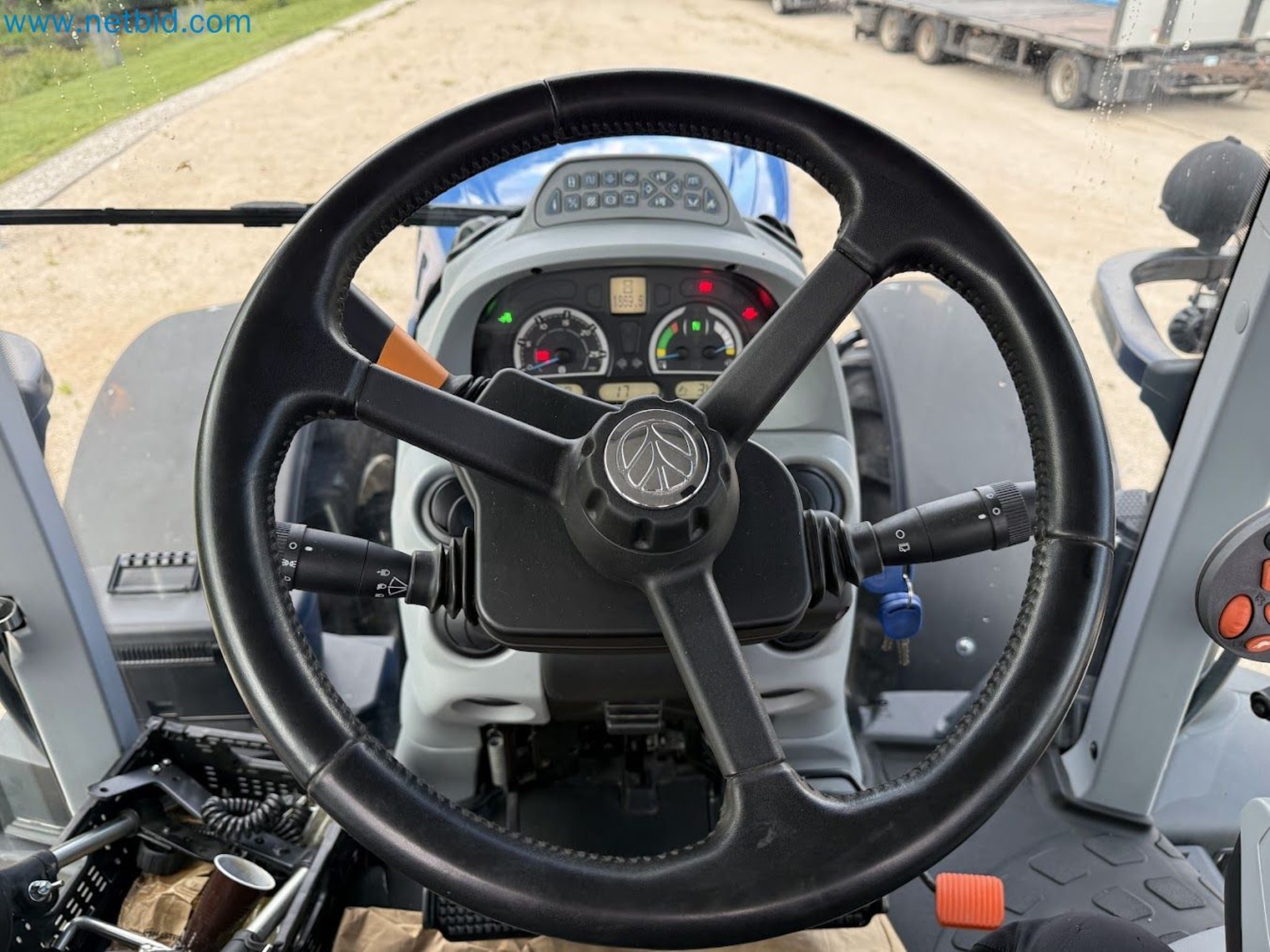 Agricultural tractor for professional use-22