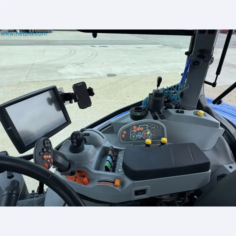 Agricultural tractor for professional use-26