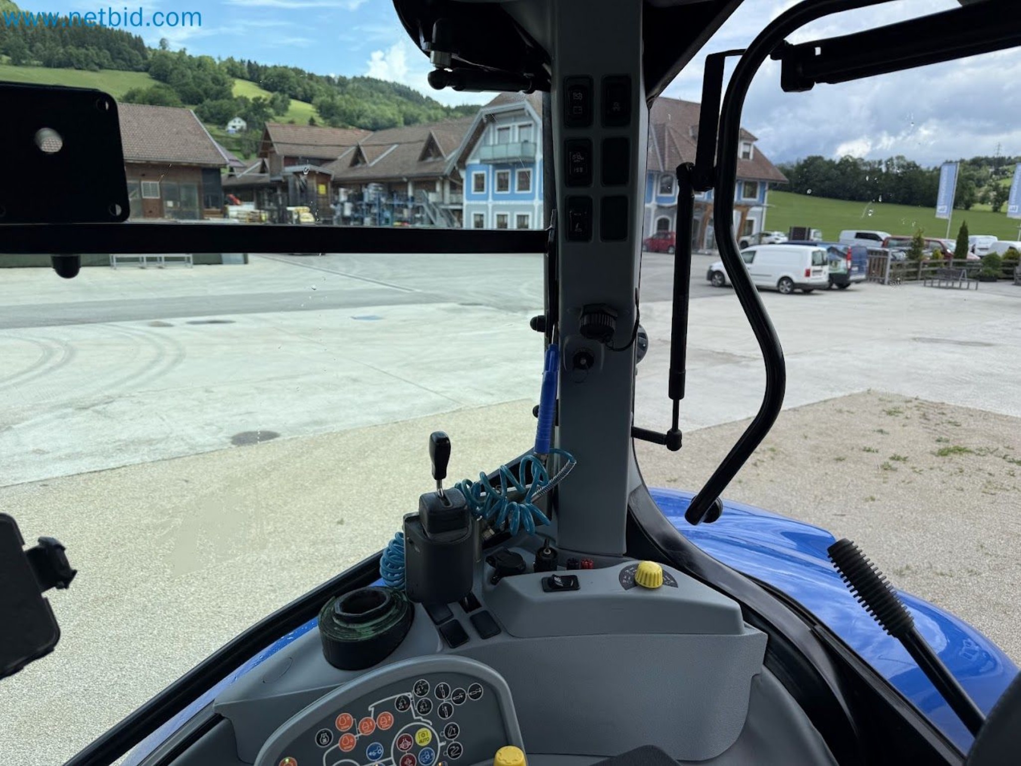 Agricultural tractor for professional use-27