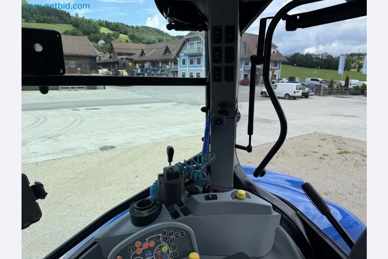 Agricultural tractor for professional use-27