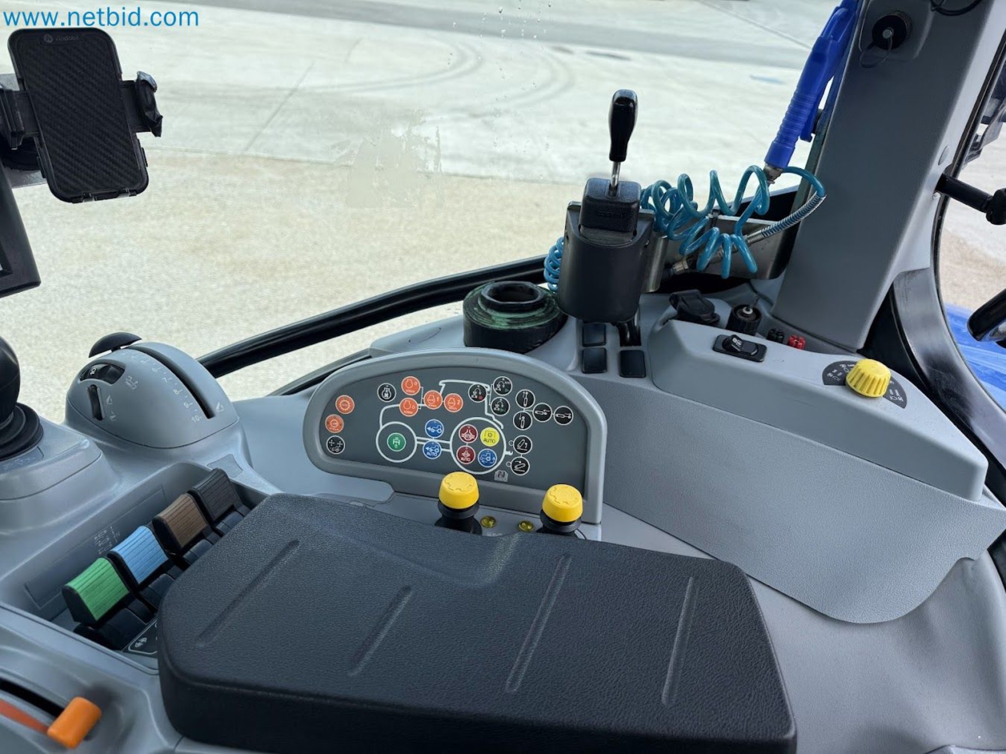 Agricultural tractor for professional use-30