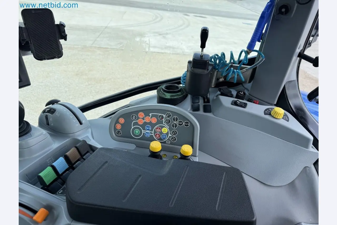Agricultural tractor for professional use-30
