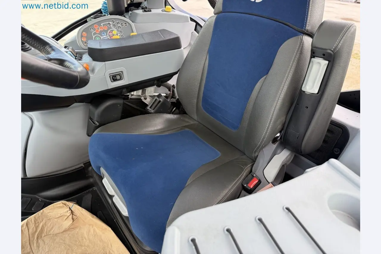 Agricultural tractor for professional use-32