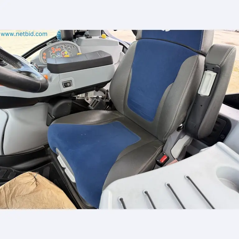 Agricultural tractor for professional use-32