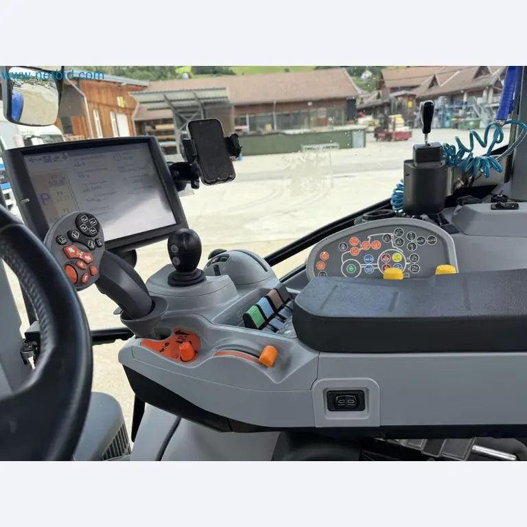Agricultural tractor for professional use-33