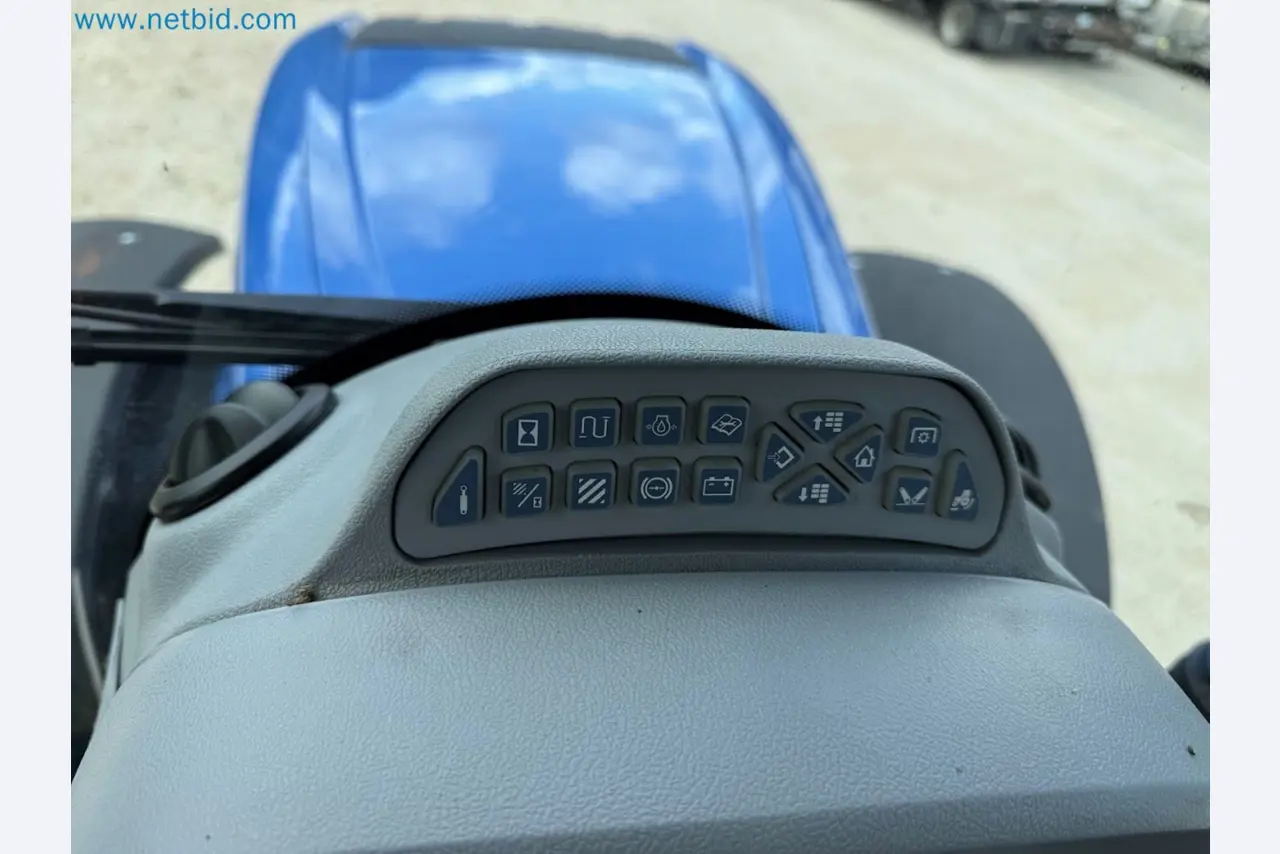 Agricultural tractor for professional use-35
