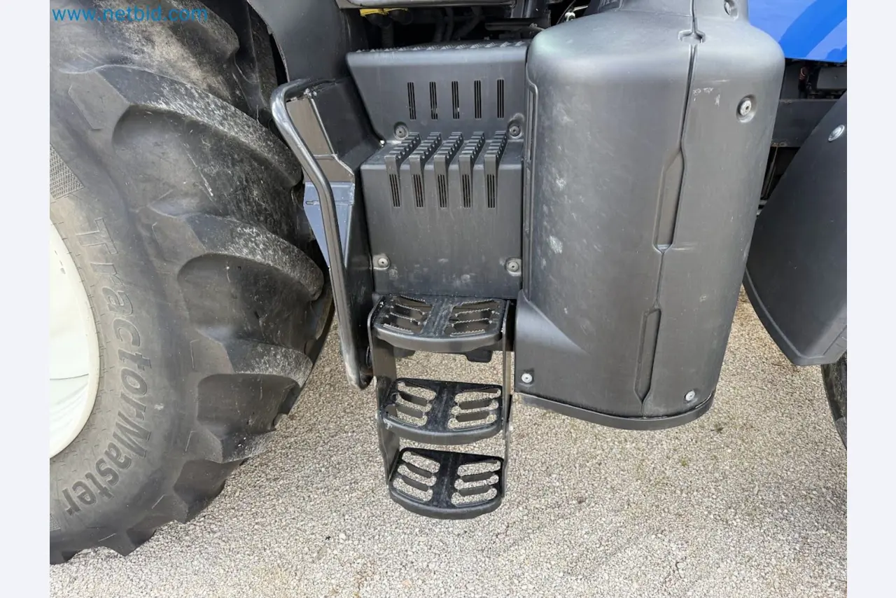 Agricultural tractor for professional use-36