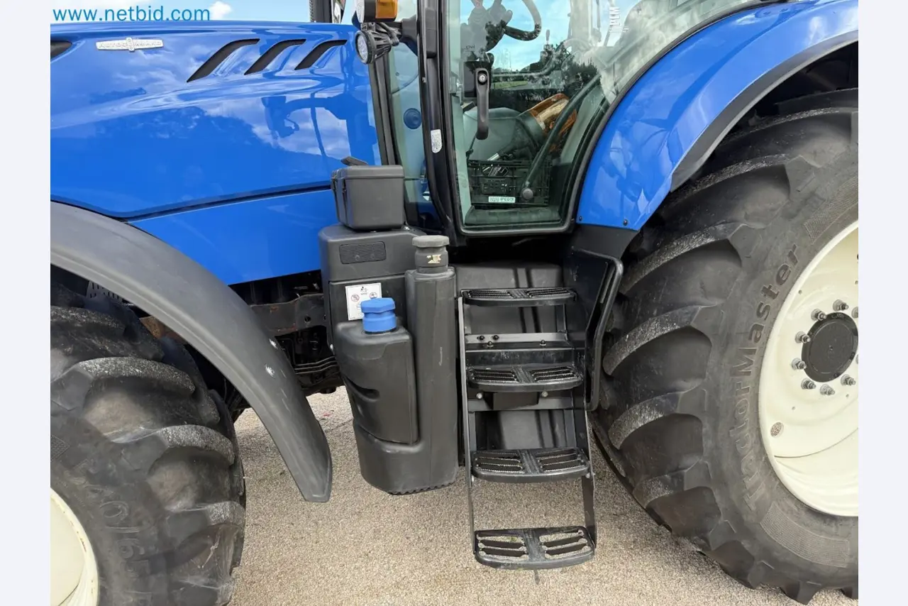 Agricultural tractor for professional use-37